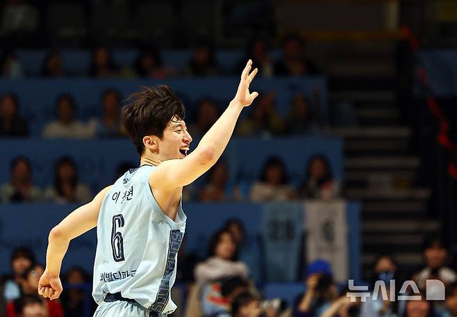 [고양=뉴시스] 김명년 기자 = 19일 경기 고양시 고양 소노아레나에서 열린 2025-2026 KBL 프로농구 고양 소노와 서울 삼성의 경기, 소노 이정현이 기뻐하고 있다. 2026.02.19. kmn@newsis.com