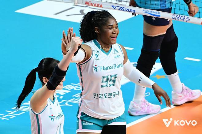 [서울=뉴시스]여자배구 도로공사 주포 모마. (사진=KOVO 제공)