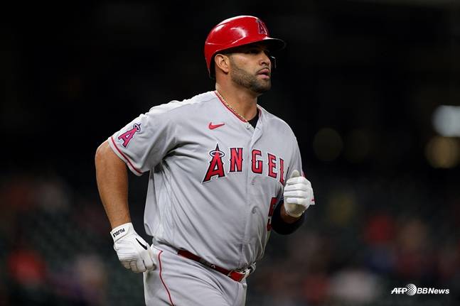 2021시즌 에인절스 유니폼을 입고 뛰던 푸홀스의 모습. /AFPBBNews=뉴스1