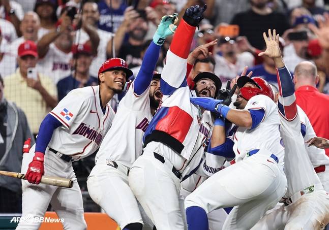 도미니카 선수들의 홈런 세리머니. /AFPBBNews=뉴스1