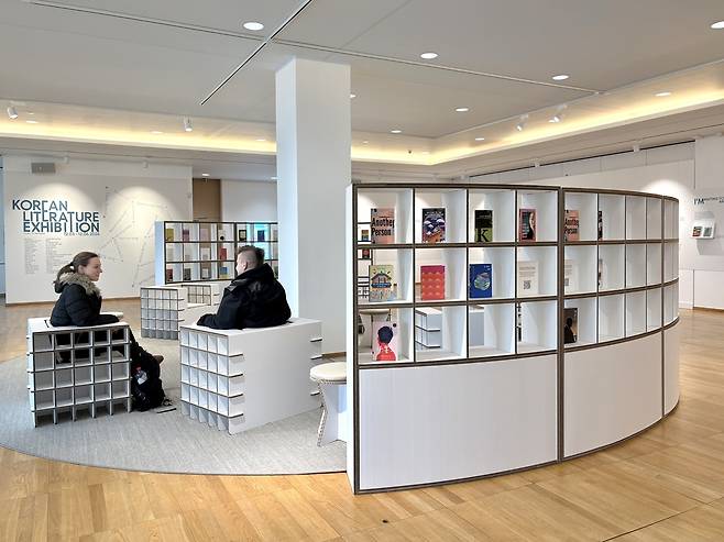 12일 벨기에 브뤼셀 한국문화원에서 개막한 '한국 문학 전시회' [주벨기에 한국문화원 제공]