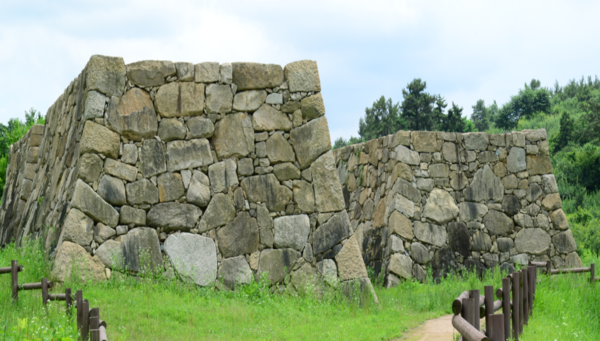 전남 순천시 순천왜성, 고등을 거처 복원하였다. 사진 순천시