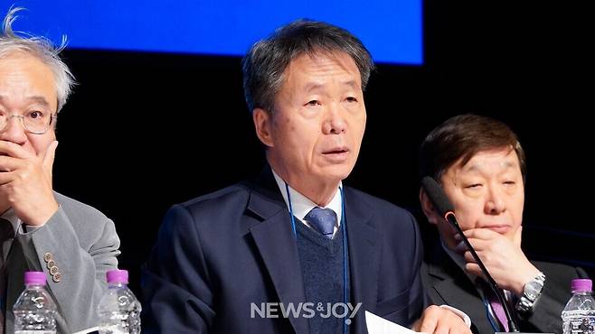 김용원 변호사는 손현보 목사에게 유죄를 선고한 1심 재판부가 무지막지했다면서 계속해서 손 목사가 아무 잘못이 없다고 주장했다. 뉴스앤조이 안디도