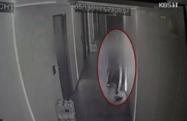 성폭행 및 살인 미수 혐의로 징역 27년을 선고 받은 남성 A씨의 모습. (사진=KBS 캡처)