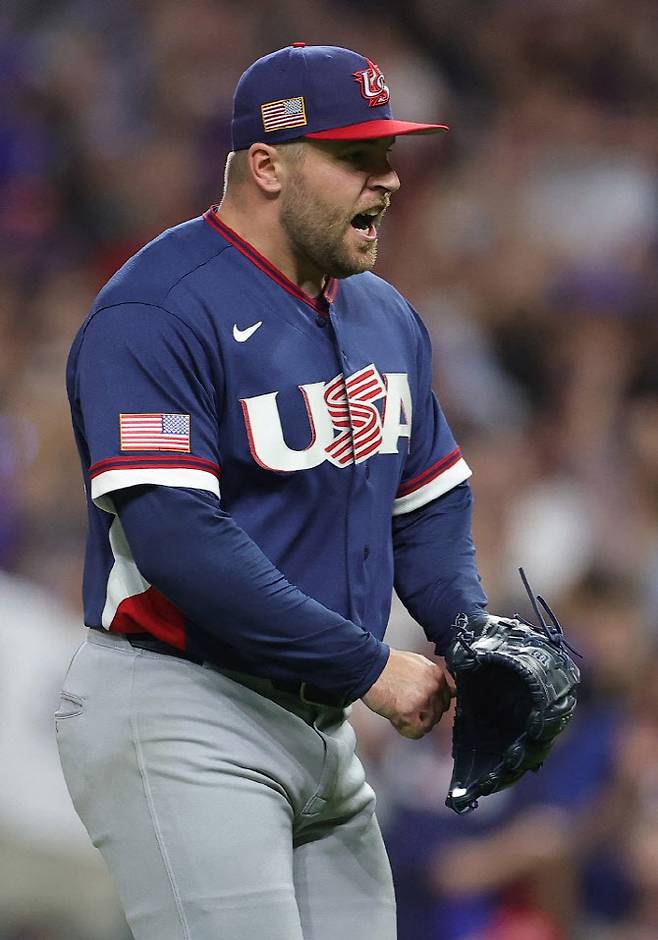 미국 국가대표 구원투수 데이비드 베드나가 이닝을 실점없이 마친 뒤 포효하고 있다. 사진=AFPBB