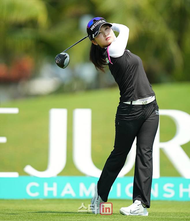 이예원이 14일 태국 아마타스프링CC에서 열린 KLPGA 투어 2026시즌 개막전 리쥬란 챔피언십 3라운드 1번홀에서 티샷을 하고 있다. (사진=이데일리 골프in 조원범 기자)