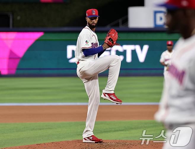 도미니카공화국 크리스토페르 산체스가 12일 오후(현지시간) 미국 플로리다주 마이애미 론디포파크에서 2026 월드베이스볼클래식(WBC) 8강전을 하루 앞두고 훈련하고 있다. 2026.3.13 ⓒ 뉴스1 구윤성 기자