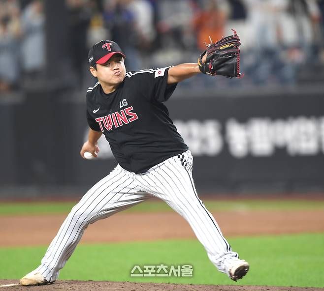 LG 투수 장현식이 29일 대전 한화생명볼파크에서 열린 2025 KBO리그 한화와 경기 7회 역투하고 있다. 대전 | 최승섭기자 thunder@sportsseoul.com