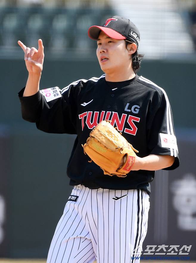 14일 부산 사직야구장에서 열린 KBO리그 롯데 자이언츠와 LG 트윈스의 시범경기. LG 임찬규가 숨을 고르고 있다. 부산=박재만 기자 pjm@sportschosun.com/2026.03.14/