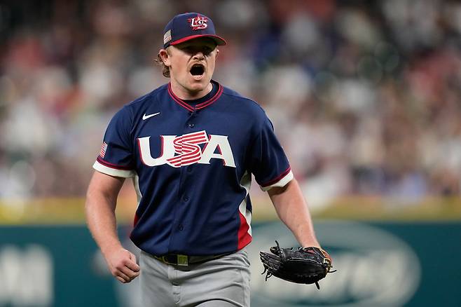 로간 웹이 1회를 무실점으로 마친 뒤 포효하며 마운드를 내려가고 있다. AP연합뉴스