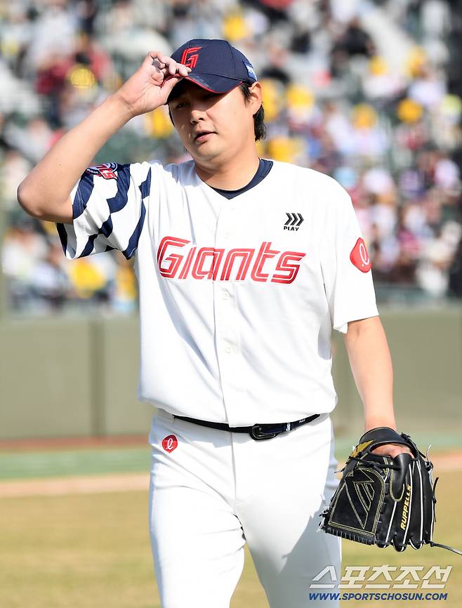 14일 부산 사직야구장에서 열린 KBO리그 롯데 자이언츠와 LG 트윈스의 시범경기. 롯데 정철원이 숨을 고르고 있다. 부산=박재만 기자 pjm@sportschosun.com/2026.03.14/