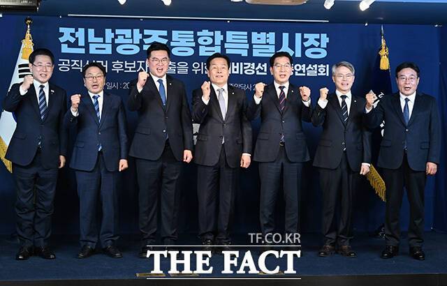 민주당은 17~18일 조별 합동토론회를 거쳐 19~20일 100% 당원 온라인 투표로 후보 5명을 선출하는 예비경선을 실시할 예정이다. 사진은 김영록과 강기정, 정준호, 주철현, 신정훈, 민형배, 이병훈 더불어민주당 전남·광주통합특별시장 예비후보(왼쪽부터). /남용희 기자