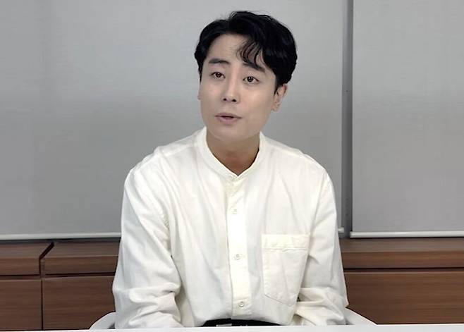 뮤지컬 배우 한지상이 과거 성추행 의혹을 해명하고 있다. /유튜브