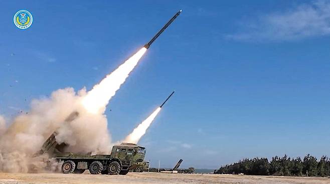 2025년 12월 중국 인민해방군 동부군 사령부(PLA)가 대만 남쪽 해역을 겨냥해 장거리 실사격 훈련을 하고 있다. /바이두 캡처