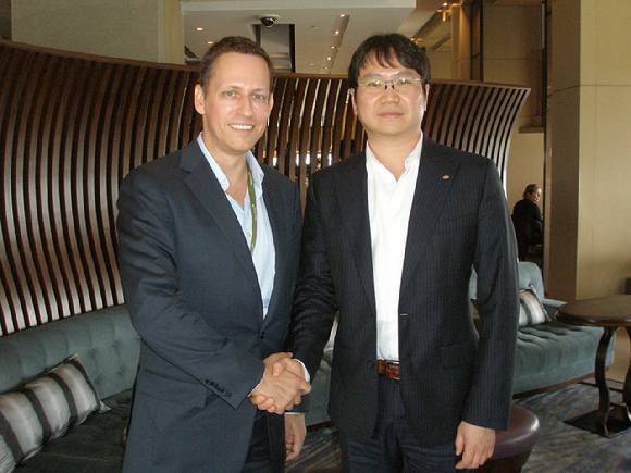 피터 틸 팔란티어 창업자(왼쪽)와 곽동신 한미반도체 회장.