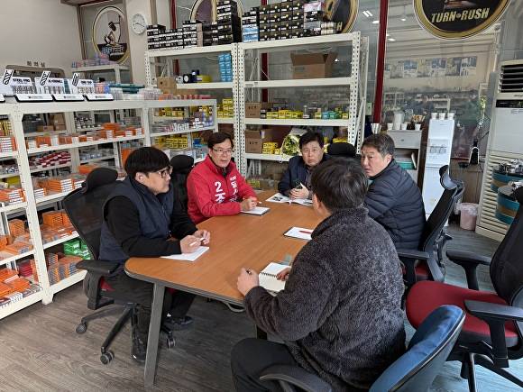 성서 산단을 찾은 조홍철 예비후보  [사진=조홍철 예비후보 사무국]