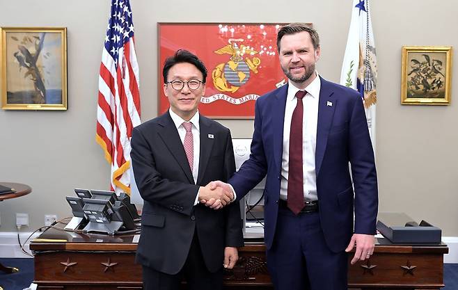 김민석 국무총리가 12일(현지시간) 미국 워싱턴 D.C 백악관에서 J.D 밴스 미국 부통령과 회담을 갖고 있다. 국무총리실