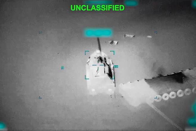 미 중부사령부는 지난 10일, 호르무즈 해협 인근에서 기뢰부설함 16척을 포함해 다수의 이란 해군 함정을 격침시킨 모습을 공개했다. 미국 중부사령부 X