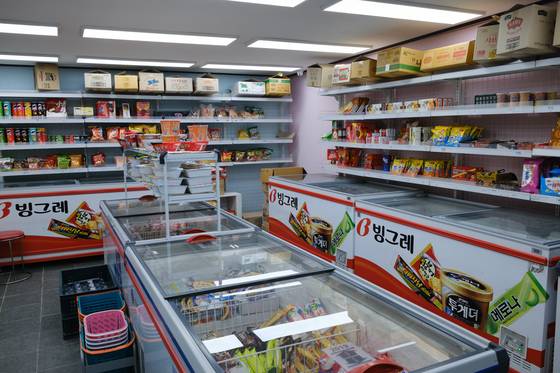 An unmanned ice cream and snack store in western Seoul [CHO YONG-JUN]