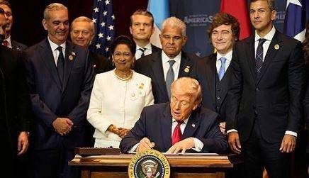 도널드 트럼프 미국 대통령과 미주 방패 회의에 참여한 정상들/사진=AP 연합뉴스