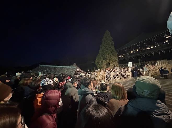 오미즈토리를 보러 방문한 관광객들 / 사진= 문서연 여행+ 기자