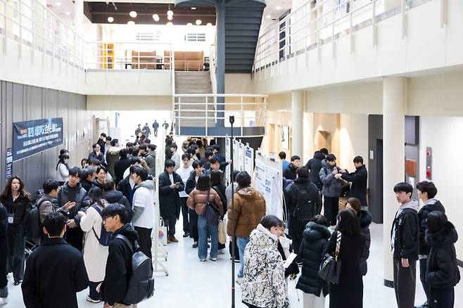 지난 23일 서울대 관악캠퍼스에서 열린 ‘제2회 서울대학교 로보틱스 데이’ 현장 모습. 서울대 공대