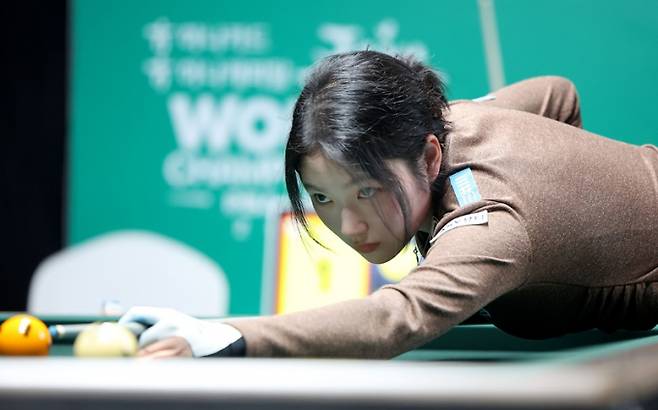 김가영이 14일 저녁 제주 한라체육관에서 열린 하나카드 하나캐피탈 제주특별자치도 LPBA 월드 챔피언십 2026 4강전에서 김세연을 꺾고 결승에 진출해 한지은과 우승을 놓고 격돌한다.. 사진은 한지은의 경기 모습. /사진=LPBA