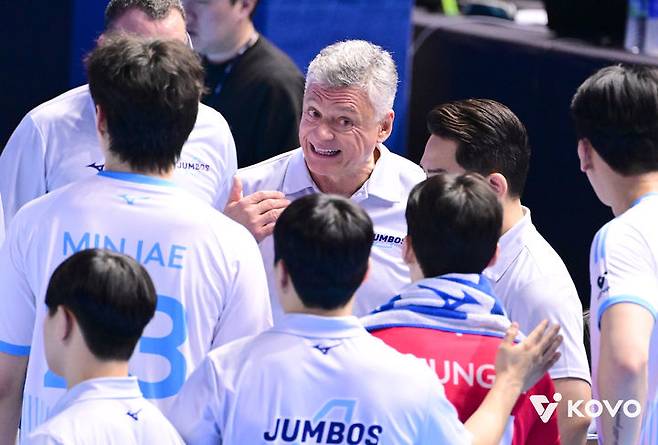 [서울=뉴시스]남자배구 대한항공 헤난 감독. (사진=KOVO 제공)