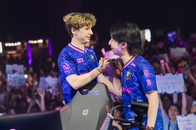 라이엇 게임즈 플리커.