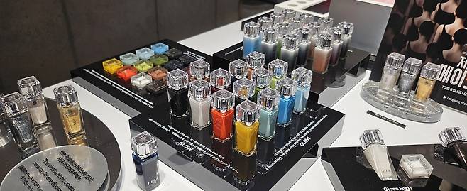 아모레 성수에 배치된 립 제품. 박윤희 기자