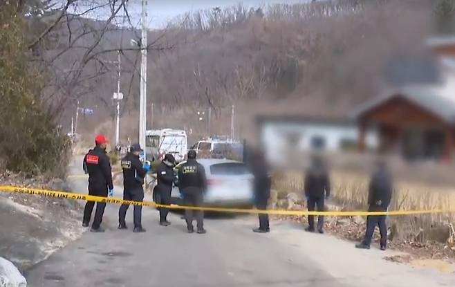 14일 40대 남성이 경기 남양주시 오남저수지 부근 길가에 세워진 차량에서 20대 여성을 살해한 뒤 도주하는 사건이 발생했다. YTN 보도화면 캡처