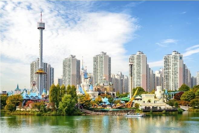 서울 잠실의 롯데월드. 사진제공|호텔스닷컴