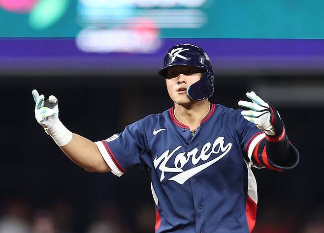 ▲ 안현민은 14일 도미니카공화국과 WBC 8강전에서 4회 시속 108.7마일(약 174.9㎞)&nbsp;2루타를 기록했다. 이 경기를 통틀어 가장 빠른 타구가 안현민의 방망이에서 나왔다. ⓒ 연합뉴스