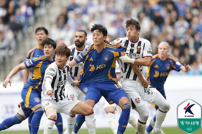 지난해 울산문수축구경기장에서 열린 울산 HD와 FC서울의 경기 모습. /사진=한국프로축구연맹 제공