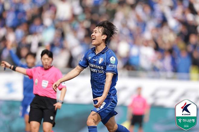 정호연이 14일 오후 2시 수원월드컵경기장에서 열린 하나은행 K리그2 2026 3라운드 전남 드래곤즈전에서 수원 삼성 데뷔골을 넣고 세리머니하고 있다. /사진=한국프로축구연맹 제공