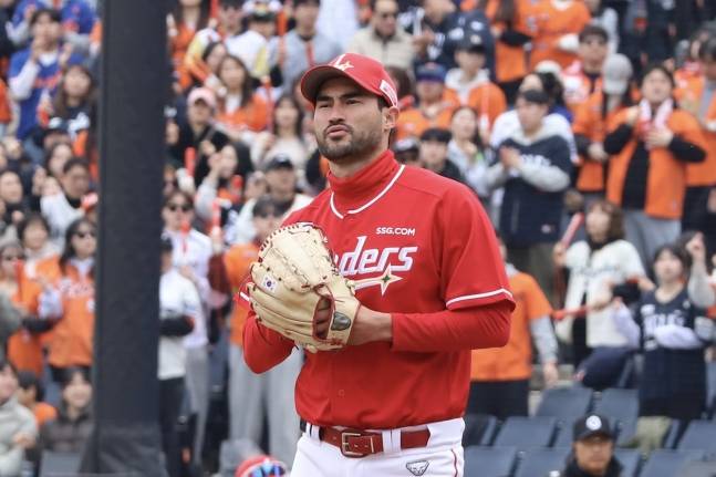 SSG 랜더스 외국인 투수 미치 화이트가 14일 대전 한화생명볼파크에서 열린 한화 이글스와 2026 KBO 시범경기에 선발 등판해 투구를 준비하고 있다. /사진=SSG 랜더스 제공