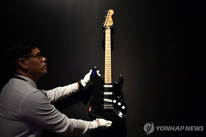2019년 데이비드 길모어 소장품 경매에 나온 기타 [EPA=연합뉴스. 재판매 및 DB 금지]