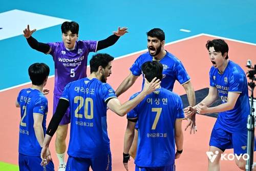 득점 후 기뻐하는 우리카드 선수들 [한국배구연맹 제공. 재판매 및 DB 금지]