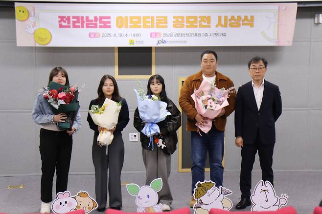 전남정보문화산업진흥원은 '이모티콘 공모전'을 통해 선정된 수상작 4종을 네이버 OGQ 마켓에 정식 출시했다. /전남정보문화산업진흥원 제공