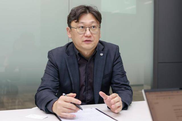 김동환 우리자산운용 채권운용부문장이 지난 23일 서울 여의도 우리자산운용 본사 사옥에서 인터뷰를 진행하고 있다. [사진=유대길 기자]&nbsp;