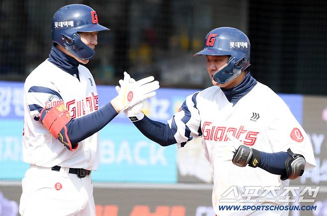 손호영의 역전 솔로포로 경기 뒤집은 롯데.