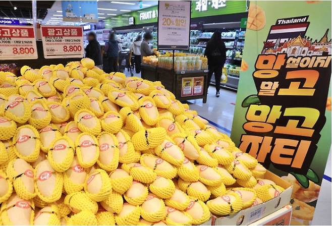 대형마트 휴무일? 이마트·롯데마트·홈플러스·코스트코 ‘연중 할인전’=이마트·롯데마트·홈플러스·코스트코 등 주요 대형마트가 봄철 먹거리와 생필품 중심으로 할인 폭을 확대, 다양한 할인 행사를 진행하고 있다. ©사진=이마트: 대형마트 휴무일? 이마트·롯데마트·홈플러스‧코스트코 등 마트 휴무일, 쉬는날&nbsp;