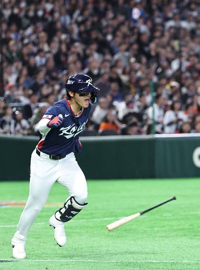 9일 일본 도쿄돔에서 열린 2026 WBC 조별리그 C조 4차전 대한민국과 호주의 경기. 6회초 2사 3루 한국 김도영이 1타점 적시타를 치고 기뻐하고 있다. 사진=연합뉴스