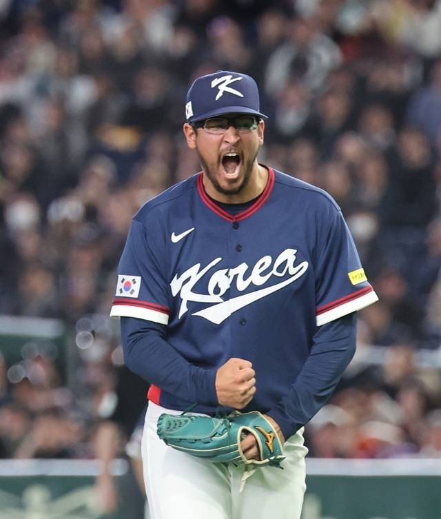9일 일본 도쿄돔에서 열린 2026 월드베이스볼클래식(WBC) C조 조별리그 최종전 대한민국과 호주의 경기. 7회말을 무실점으로 마무리한 한국 데인 더닝이 포효하고 있다. 사진=연합뉴스