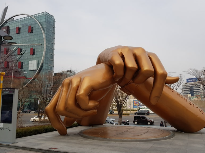 서울시 강남구 삼성동 코엑스 앞 ‘싸이 강남스타일’ 조형물 [헤럴드경제 DB]