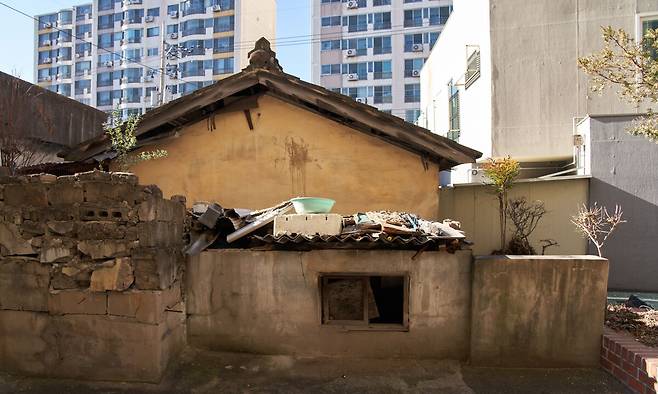 빈집은 지역 슬럼화나&nbsp;자산 가치 하락으로 이어져 주민 간 갈등, 공동체 와해까지&nbsp;야기한다. 해당 사진은 기사의 이해를 돕기 위한 자료 사진. 게티이미지뱅크