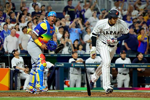 WBC 일본 국가대표팀 오타니 쇼헤이가 15일 베네수엘라와의 WBC 8강전 9회 마지막 타석에서 뜬공으로 물러나고 있다. 게티이미지