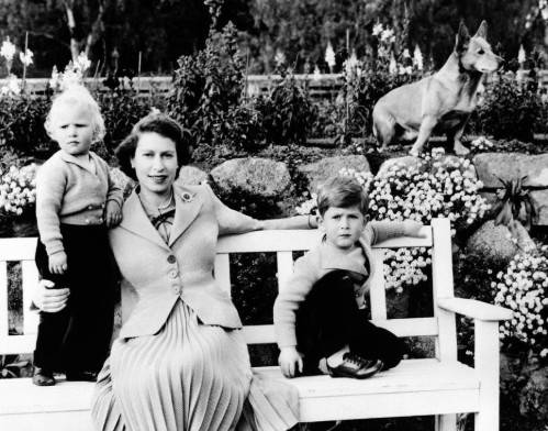 엘리자베스 2세(가운데)와 찰스 3세(오른쪽), 앤 공주 [버킹엄궁 엑스(X·옛 트위터) 제공. 재판매 및 DB 금지]