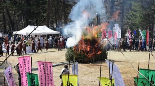 ◇16일 월정사 다비장에서 조계종 원로의원이자 월정사 선덕인 자광당 원행대종사의 다비식이 엄수되고 있다. 평창=권태명기자