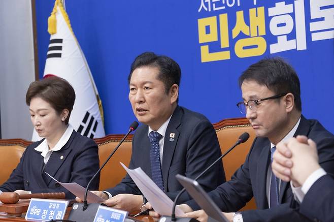 정청래 더불어민주당 대표가 16일 국회에서 열린 최고위원회의에서 발언하고 있다. 연합뉴스